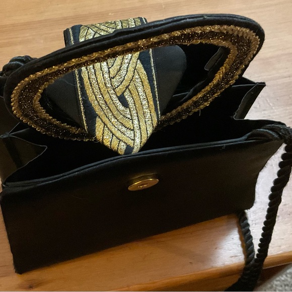 Evening black n gold bag with round handle and string for cross body bag. - Picture 5 of 7